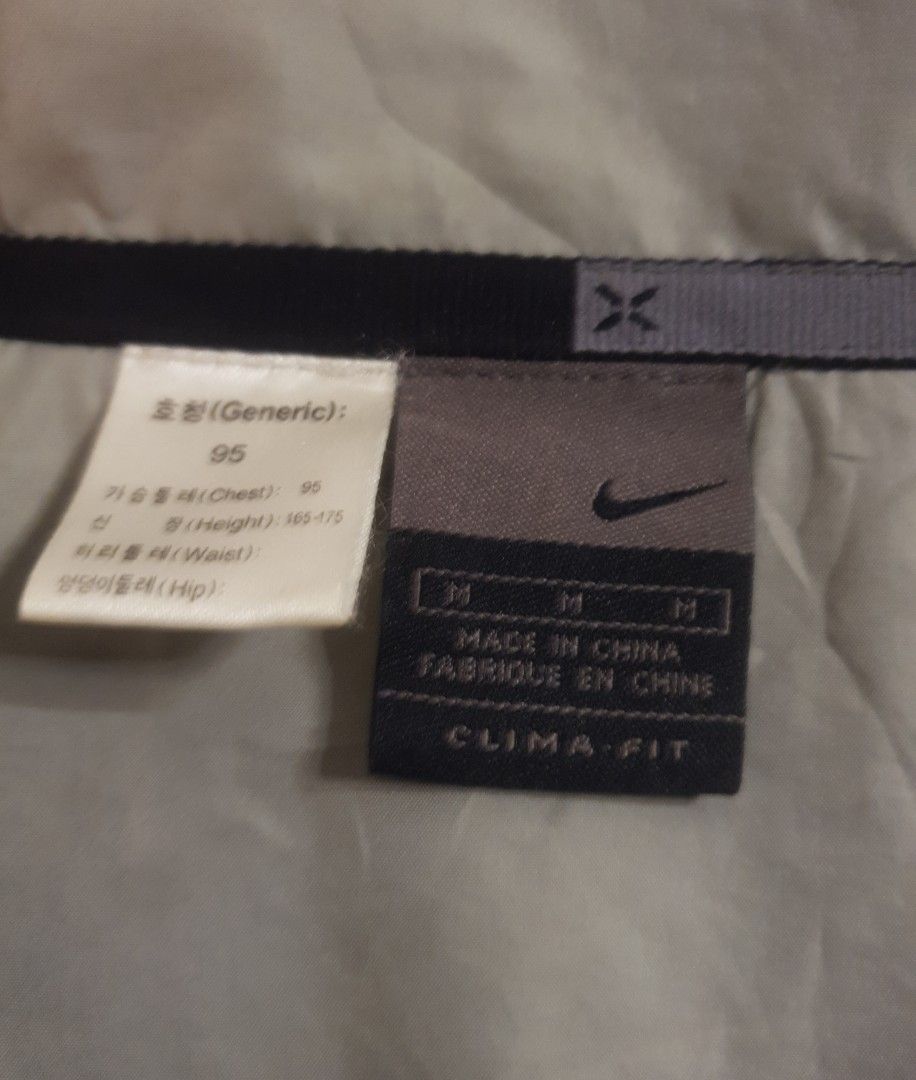 Vintage nike windbreaker (Category: Coats, Jackets and Outerwear) located in San Fernando. Submitted by retro.district. (Listing ID 1464119737, Image 3). Description: - Vintage Nike windbreaker - with breathable details see posted photos - Size: Large - Condition: Good - issue: pinhole - Color Rate: 9.5/10.
