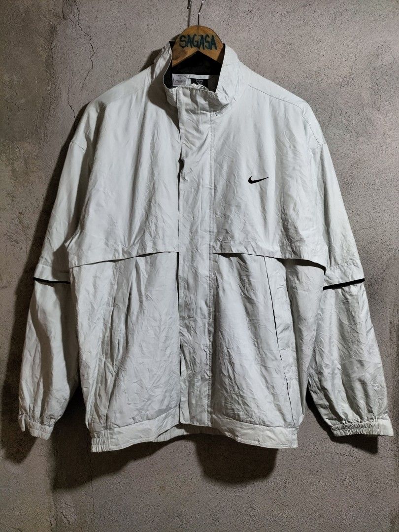 Vintage Nike Windbreaker Jacket (Category: Coats, Jackets and Outerwear) located in Valencia. Submitted by cabisaythriftshop (Listing ID 1463986584, Image 1). Description: - Lightweight Nike windbreaker jacket - Features iconic Nike swoosh logo - Elasticated cuffs with adjustable velcro closure - Ideal for casual wear and light outdoor activities - Made in China.