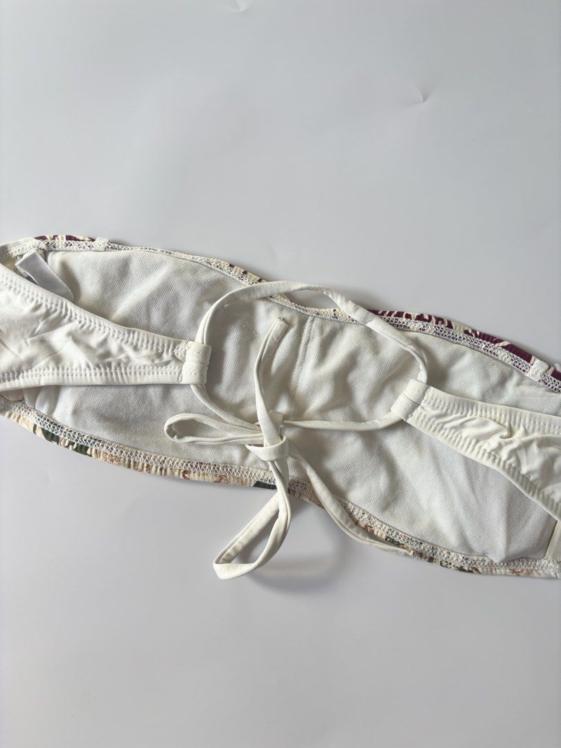 vintage swimsuit top (Category: Bikinis & Swimsuits) located in Binan City. Submitted by byhiraeth (Listing ID 1464050073, Image 3). Description: .