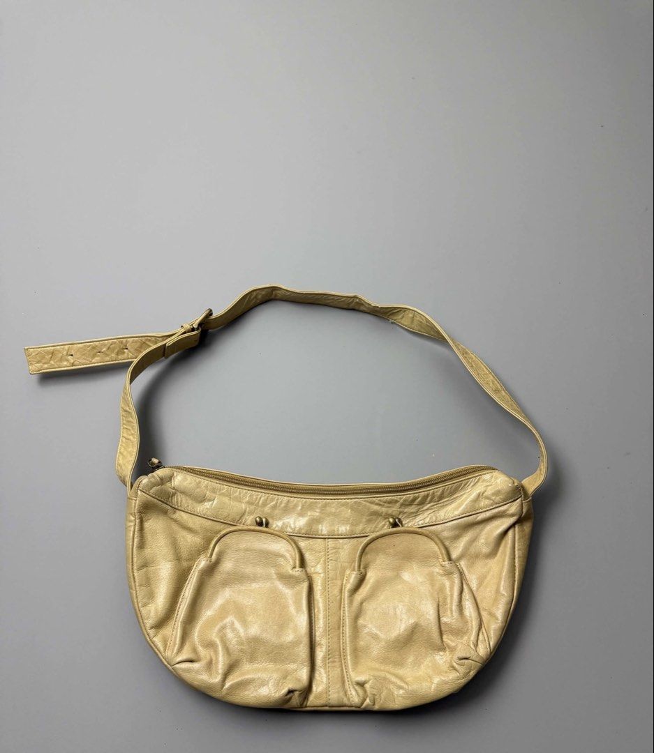 VINTAGE TSUMORI CHISATO (Category: Shoulder Bags) located in Guagua. Submitted by sweetboyy (Listing ID 1464054835, Image 1). Description: VINTAGE TSUMORI CHISATO CREAM/TAN LEATHER CRESCENT HOBO BAG.