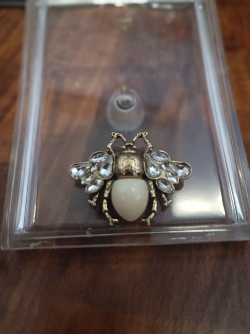 Vintage White silver tone Beetle brooch (Category: Brooches) located in Dasmarinas. Submitted by solstice.style (Listing ID 1463940148, Image 1). Description: Vintage White silver tone Beetle brooch - 430 plus sf.