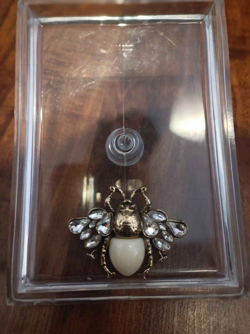 Vintage White silver tone Beetle brooch (Category: Brooches) located in Dasmarinas. Submitted by solstice.style (Listing ID 1463940148, Image 3). Description: Vintage White silver tone Beetle brooch - 430 plus sf.