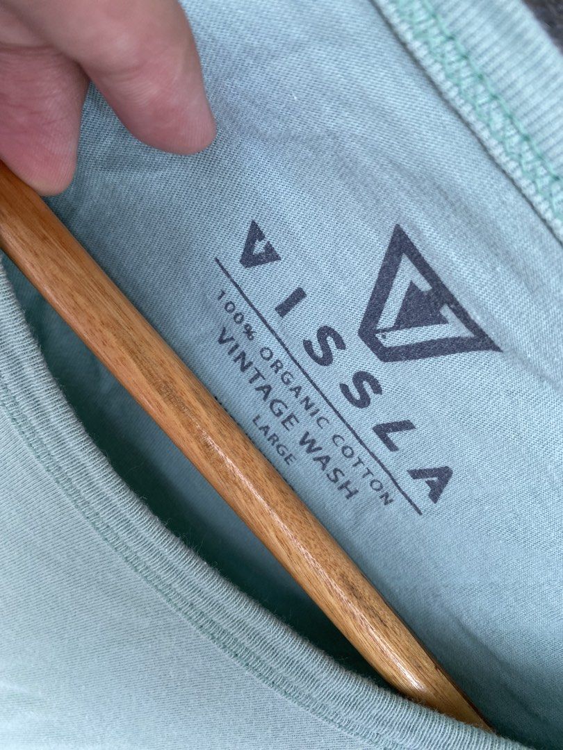 Vissla Floral Surf Tee (Category: Tshirts & Polo Shirts ) located in Santa Rosa. Submitted by thriftandwrap.2020 (Listing ID 1464070575, Image 3). Description: •𝑺𝒊𝒛𝒆:Medium •𝑪𝒐𝒏𝒅𝒊𝒕𝒊𝒐𝒏:Excellent •𝑪𝒐𝒍𝒐𝒓 𝒓𝒂𝒕𝒆:9/10 𝗠𝗶𝗻𝗲 300.