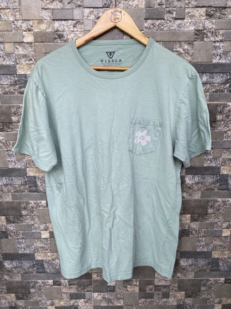 Vissla Floral Surf Tee (Category: Tshirts & Polo Shirts ) located in Santa Rosa. Submitted by thriftandwrap.2020 (Listing ID 1464070575, Image 1). Description: •𝑺𝒊𝒛𝒆:Medium •𝑪𝒐𝒏𝒅𝒊𝒕𝒊𝒐𝒏:Excellent •𝑪𝒐𝒍𝒐𝒓 𝒓𝒂𝒕𝒆:9/10 𝗠𝗶𝗻𝗲 300.