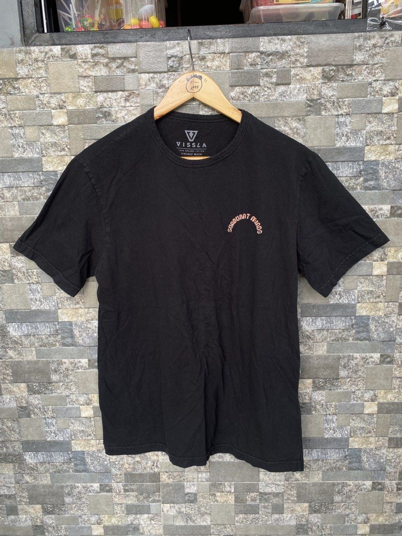 Vissla Sunburnt Minds Surf Tee (Category: Tshirts & Polo Shirts ) located in Santa Rosa. Submitted by thriftandwrap.2020 (Listing ID 1464070870, Image 1). Description: •𝑺𝒊𝒛𝒆:Medium •𝑪𝒐𝒏𝒅𝒊𝒕𝒊𝒐𝒏:Excellent •𝑪𝒐𝒍𝒐𝒓 𝒓𝒂𝒕𝒆:9/10 𝗠𝗶𝗻𝗲 350.