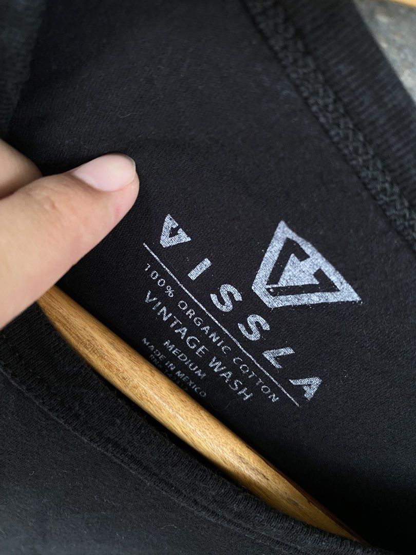 Vissla Sunburnt Minds Surf Tee (Category: Tshirts & Polo Shirts ) located in Santa Rosa. Submitted by thriftandwrap.2020 (Listing ID 1464070870, Image 3). Description: •𝑺𝒊𝒛𝒆:Medium •𝑪𝒐𝒏𝒅𝒊𝒕𝒊𝒐𝒏:Excellent •𝑪𝒐𝒍𝒐𝒓 𝒓𝒂𝒕𝒆:9/10 𝗠𝗶𝗻𝗲 350.