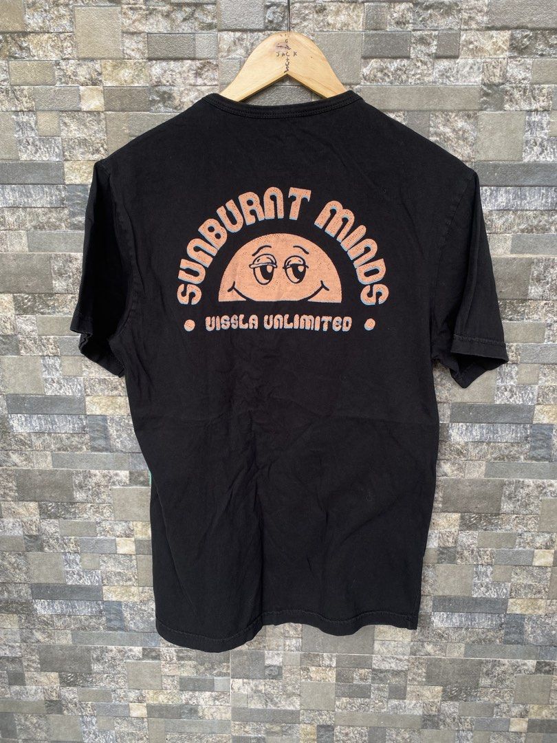 Vissla Sunburnt Minds Surf Tee (Category: Tshirts & Polo Shirts ) located in Santa Rosa. Submitted by thriftandwrap.2020 (Listing ID 1464070870, Image 2). Description: •𝑺𝒊𝒛𝒆:Medium •𝑪𝒐𝒏𝒅𝒊𝒕𝒊𝒐𝒏:Excellent •𝑪𝒐𝒍𝒐𝒓 𝒓𝒂𝒕𝒆:9/10 𝗠𝗶𝗻𝗲 350.