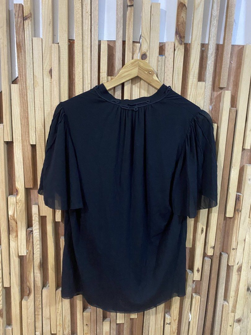 Vivienne Tam Blouse (Category: Blouses) located in Mabalacat. Submitted by calmrabbit.ae2127 (Listing ID 1464074827, Image 2). Description: .