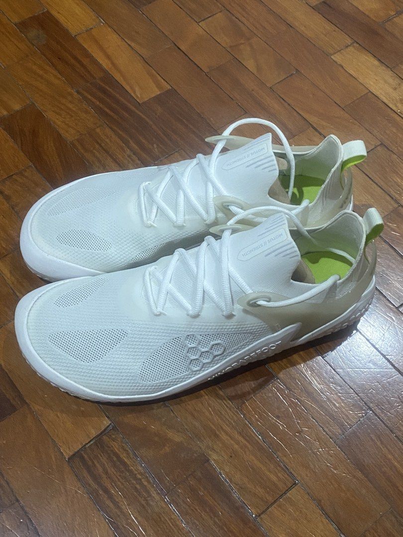 Vivobarefoot White Shoes (Category: Sneakers) located in Paranaque City. Submitted by antzsome (Listing ID 1464071275, Image 2). Description: Vivo barefoot sze 46 like new / excellent cond rfs: too big for me 5k 09177011079.
