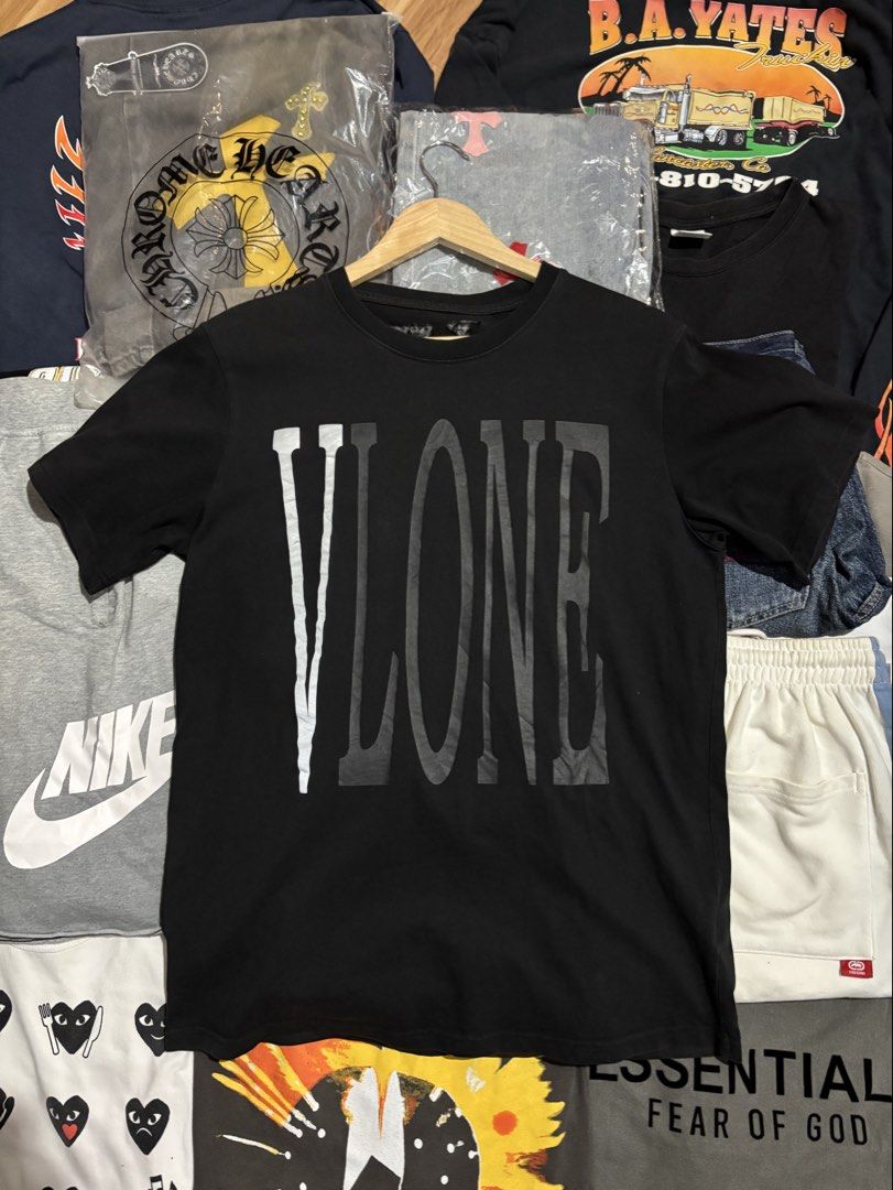 VLONE REFLECTORIZED (Category: Tshirts & Polo Shirts ) located in San Jose. Submitted by jerown (Listing ID 1458403121, Image 1). Description: •L28.5 x W21 •COLOR RATE 9.5/10 or better •EXCELLENT CONDITION •ISSUE NAYUKOT BACK PRINT SEE MORE PIC.