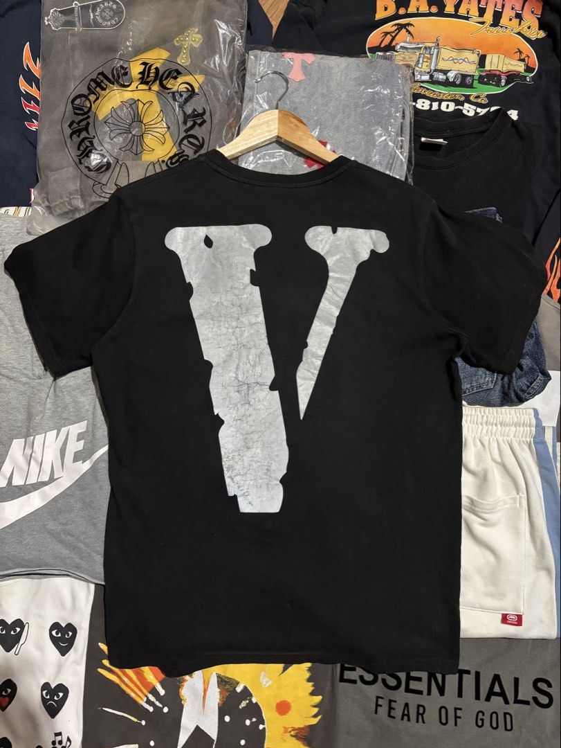 VLONE REFLECTORIZED (Category: Tshirts & Polo Shirts ) located in San Jose. Submitted by jerown (Listing ID 1458403121, Image 2). Description: •L28.5 x W21 •COLOR RATE 9.5/10 or better •EXCELLENT CONDITION •ISSUE NAYUKOT BACK PRINT SEE MORE PIC.