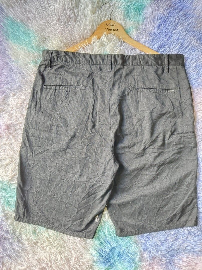 Volcom Black Chino Shorts (Category: Shorts) located in Cabiao. Submitted by vaultvintage004 (Listing ID 1463962650, Image 2). Description: Volcom Black Chino Shorts •Condition 9/10 •Color Rate Excellent Issue None Waist Line: 38 Length: 23 Leg Hole: 10 Cabiao Nueva Ecija 📍 MOP GCASH ONLY💵 We ship via jnt only.