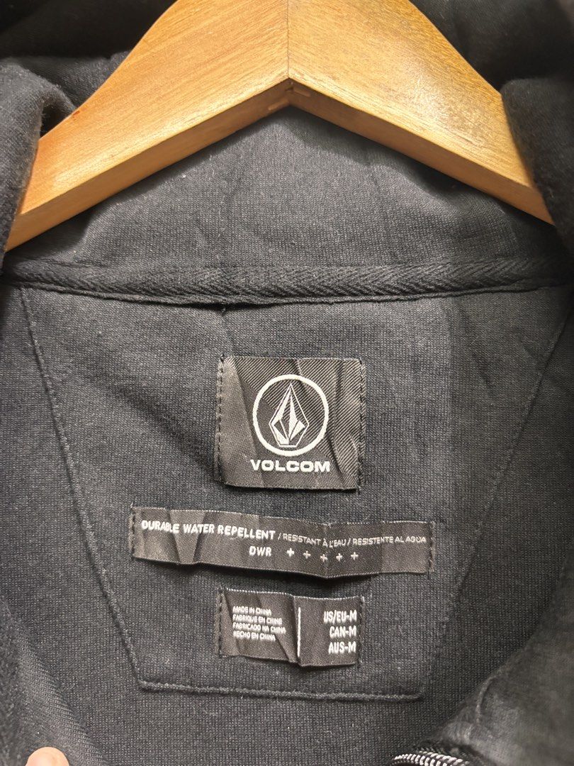 VOLCOM HOODIE JACKET (Category: Coats, Jackets and Outerwear) located in Quezon City. Submitted by xoxochiq (Listing ID 1464072792, Image 2). Description: VOLCOM HOODIE JACKET Medium Length - 28 Width - 21 10/10 color rate Excellent Condition 850 only pm me!.
