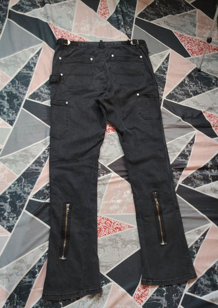 Vuja dé double knee carpenter pants (Category: Jeans) located in San Fernando. Submitted by vincentgomez (Listing ID 1463983433, Image 2). Description: Vuja dé 2019 double knee carpenter pants -Made in japan -Waistline 33 -Lengt 42 -Leg Opening 9 -Good Condition La Union 📍.