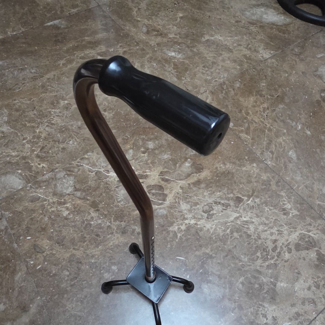 Walking cane adjustable (quad) (Category: Other Assistive Aids) located in Manila. Submitted by irc8888 (Listing ID 1463984143, Image 2). Description: Adjustable walking cane (quad/4 leg type) No functional issues Working properly shipping c/o buyer.