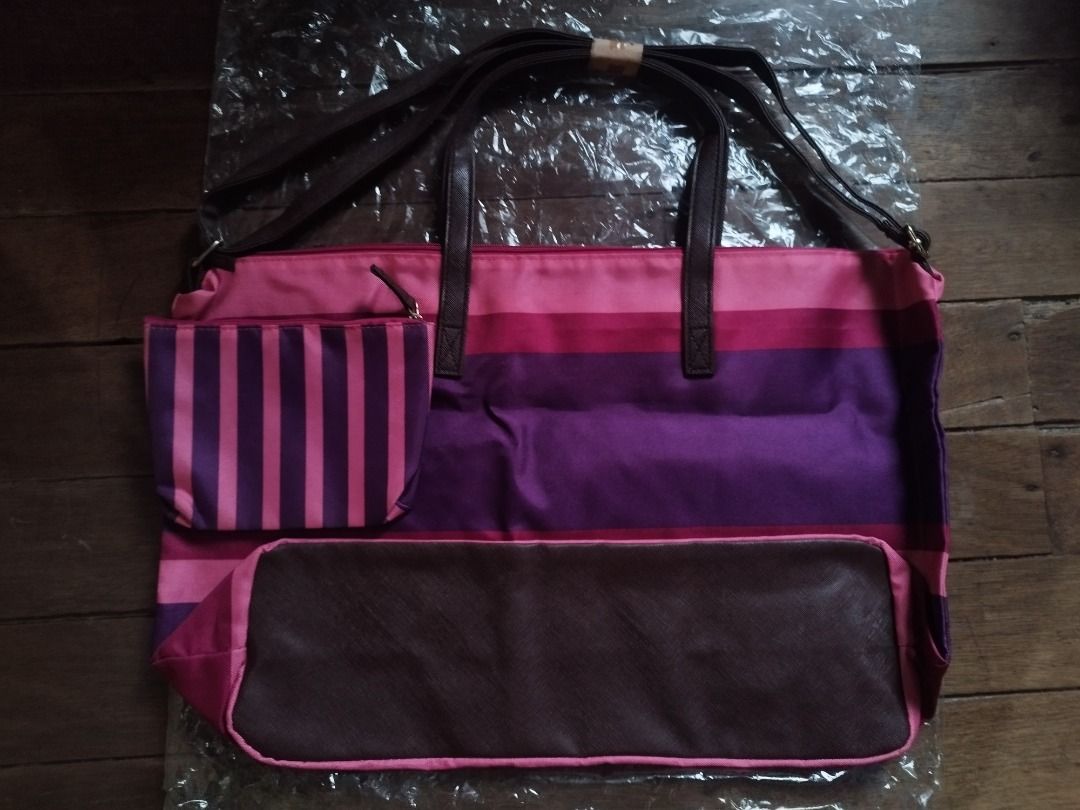 Wanda Overnight Bag with Pouch (Category: Tote Bags) located in Cavite. Submitted by plorb (Listing ID 1463974955, Image 2). Description: Wanda Overnight Bag with Pouch Brand: Avon Condition: New, unused ₱600 .
