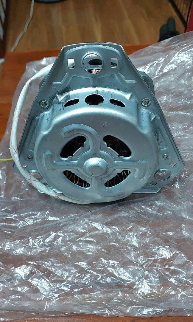 washing machine motor (Category: Looking For) located in Cavite. Submitted by chuvaness (Listing ID 1464016182, Image 2). Description: 900 nabili yan brandnew hindi nagamit kasi bumili nlng tlga bagong washing machine na matic na.. 150watts.