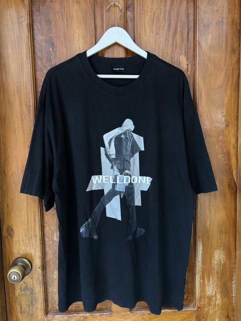 WE11DONE OVERSIZE SHIRT🖤 (Category: Tshirts & Polo Shirts ) located in Maasin. Submitted by chevyferna66833 (Listing ID 1463945564, Image 1). Description: WE11DONE🖤 XL LENGTH 31 WIDTH 24.5 GOOD CONDITION ISSUE 1 PINHOLE HAIRLINE CRACK PRINT MINE 400.