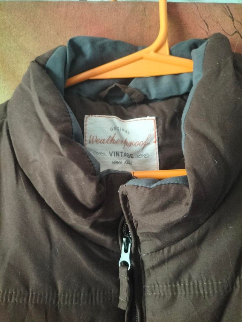 Weatherproof Vintage Puffer Vest Brown (Category: Vests) located in Muntinlupa City. Submitted by mintzyitzy (Listing ID 1463976503, Image 3). Description: - Brand: Weatherproof Vintage - Type: Puffer Vest - Color: Brown - Features: Full zip front, pockets - Collar: Darker grey - Style: Great for layering, casual wear, cooler weather.