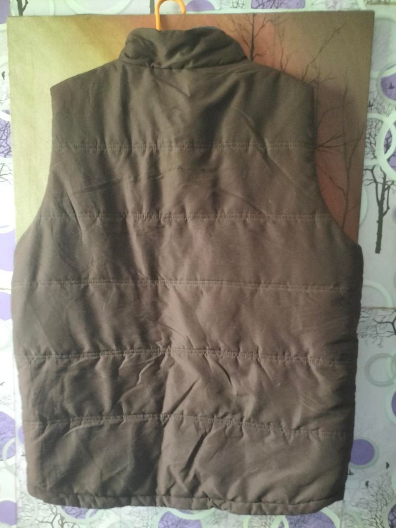 Weatherproof Vintage Puffer Vest Brown (Category: Vests) located in Muntinlupa City. Submitted by mintzyitzy (Listing ID 1463976503, Image 2). Description: - Brand: Weatherproof Vintage - Type: Puffer Vest - Color: Brown - Features: Full zip front, pockets - Collar: Darker grey - Style: Great for layering, casual wear, cooler weather.