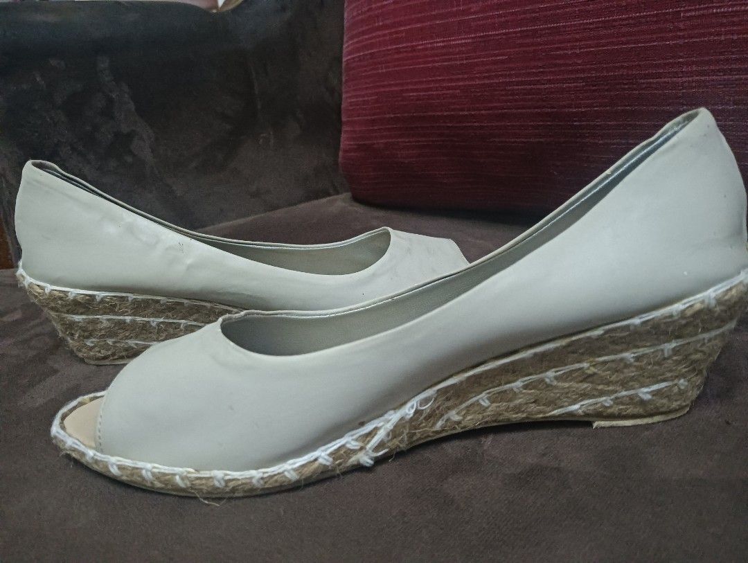 Wedge & low heel shoes 👠 (Category: Heels) located in Marikina City. Submitted by izzy_00 (Listing ID 1463965461, Image 2). Description: all has signed of usage size 7 (23.5cm) each leather 2inch each heel wedge has peel of issue as seen on pic real abaca heel. the BLK n white is also leather no major issues heels are made of wood design..