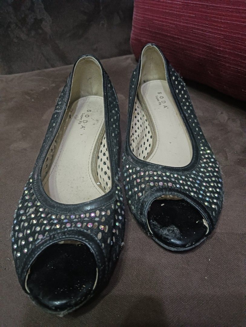Wedge & Peep Toe (Category: Wedges) located in Marikina City. Submitted by izzy_00 (Listing ID 1464046430, Image 1). Description: both are size 7 (23.5cm) wedge - size 6 but can fit to 7 women's multi-strap orthopedic or comfort sandals featuring a cork-style footbed. hush puppies brand. Peep Toe - size 7 black rhinestone-embellished peep-toe low heel from the footwear brand Soda..