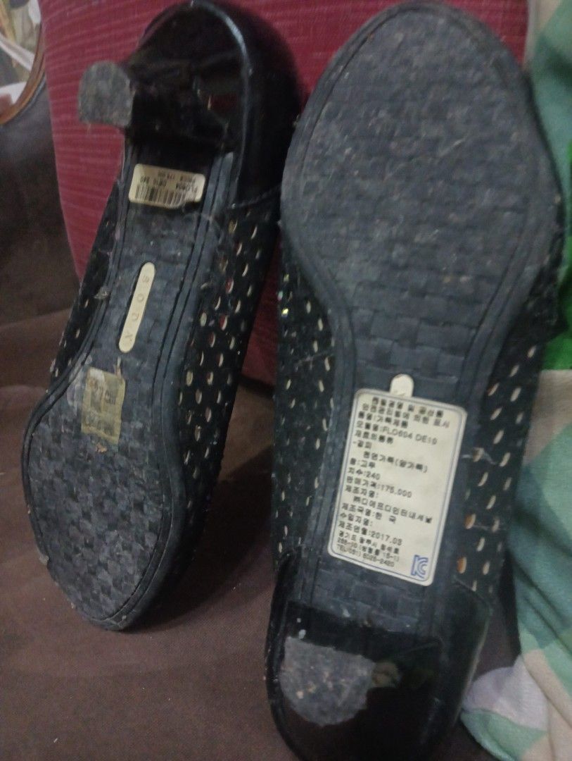 Wedge & Peep Toe (Category: Wedges) located in Marikina City. Submitted by izzy_00 (Listing ID 1464046430, Image 3). Description: both are size 7 (23.5cm) wedge - size 6 but can fit to 7 women's multi-strap orthopedic or comfort sandals featuring a cork-style footbed. hush puppies brand. Peep Toe - size 7 black rhinestone-embellished peep-toe low heel from the footwear brand Soda..