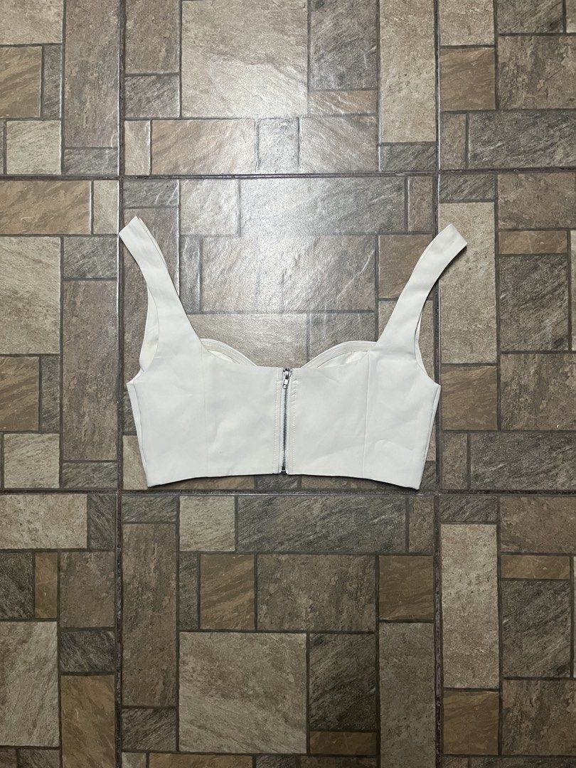 White Bustier Crop Top Corset Forever 21 (Category: Others Tops) located in Makati City. Submitted by nichthings (Listing ID 1464042882, Image 3). Description: Size: S on tag but can fit M to Semi M 💸 MOP: GCash/Maribank or Bank Transfer 📦 MOD: J&T / Lalamove 📍 Location: Palanan, Makati .