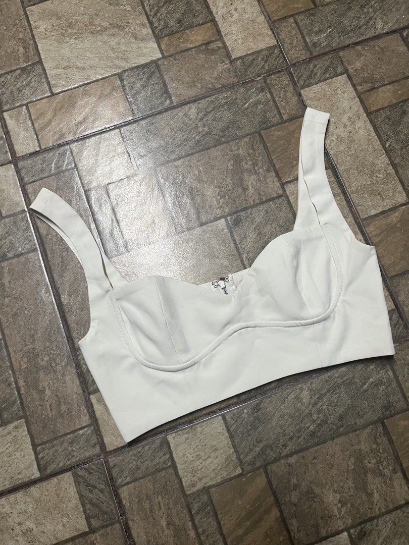 White Bustier Crop Top Corset Forever 21 (Category: Others Tops) located in Makati City. Submitted by nichthings (Listing ID 1464042882, Image 2). Description: Size: S on tag but can fit M to Semi M 💸 MOP: GCash/Maribank or Bank Transfer 📦 MOD: J&T / Lalamove 📍 Location: Palanan, Makati .