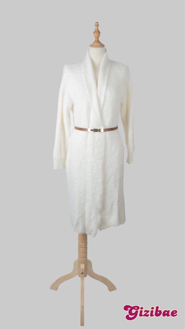 White Cotton Fur Long Cardigan (Category: Coats, Jackets and Outerwear) located in Manila. Submitted by thechobecloset (Listing ID 1464039830, Image 3). Description: Brand New Size: M-L.