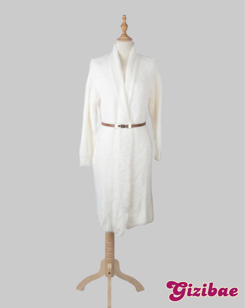 White Cotton Fur Long Cardigan (Category: Coats, Jackets and Outerwear) located in Manila. Submitted by thechobecloset (Listing ID 1464039830, Image 2). Description: Brand New Size: M-L.