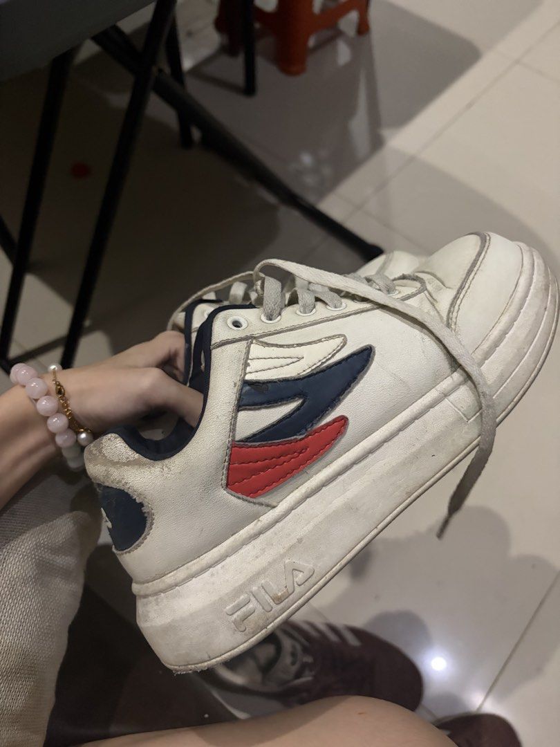 White Fila Sneakers (Category: Sneakers) located in Mandaue City. Submitted by julianelol (Listing ID 1464114856, Image 1). Description: .