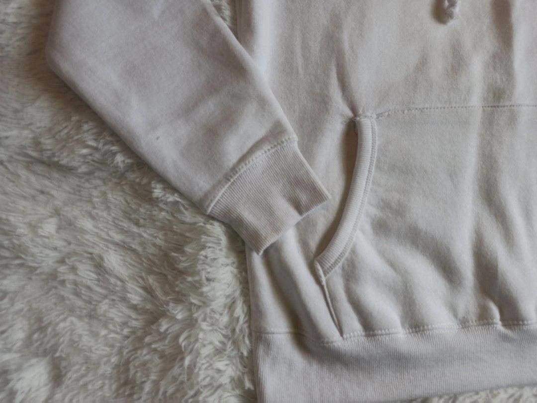 White Hoodie (Category: Coats, Jackets and Outerwear) located in Cavite. Submitted by myprelovedstars (Listing ID 1463991236, Image 3). Description: .