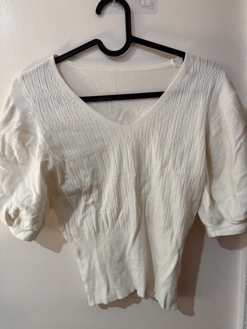 White Puff Sleeve Knit Top (Category: Blouses) located in Quezon City. Submitted by shuartcake (Listing ID 1464022679, Image 1). Description: - White knit top - Puff sleeves - V-neckline - Cropped length - Very soft.