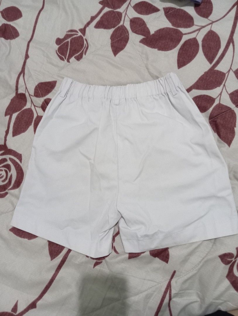 White School Shorts Elastic Waist (Category: Shorts) located in Dasmarinas. Submitted by kei05 (Listing ID 1463952941, Image 1). Description: - Classic white shorts with a pleated design. - Features a comfortable elastic waistband. - Secure button and zip closure at the front. - Versatile for school uniforms or everyday casual wear. - Effortlessly pairs with any top for a complete look. Waistline 22 inches Length 14 inches.