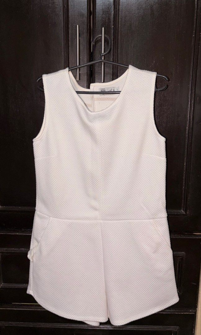 White Textured Sleeveless Playsuit (Category: Rompers) located in Manila. Submitted by keenfox-84bb (Listing ID 1464025054, Image 1). Description: - White textured playsuit - Sleeveless with round neckline - Convenient front pockets - Secure back zipper closure - Versatile for casual or dressed-up looks Fits to Small to Medium.