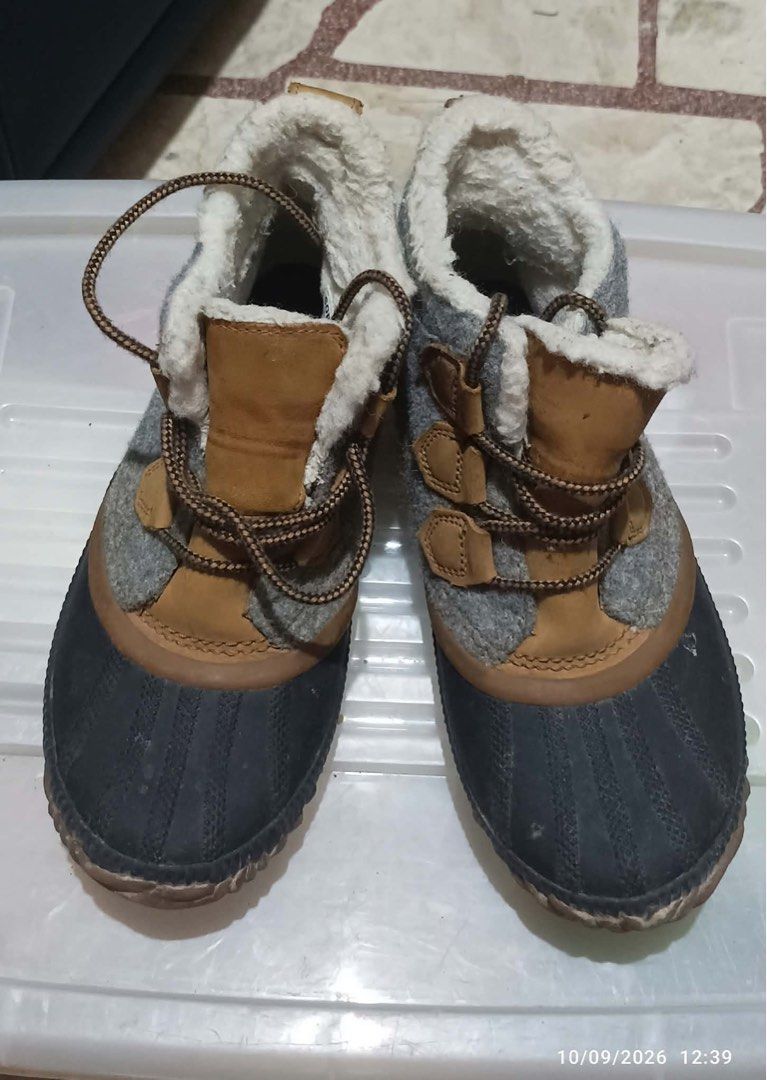 Winter/Duck Boots (Category: Boots) located in Taytay. Submitted by crisha14344 (Listing ID 1463962360, Image 2). Description: Boots with a Rubber Lower Shell, Leather Upper Panels, & Fleece Lining Original -Heavy Duty Kind of Boots Your Kind Of Boots Made in Burma Size: 6.5 .