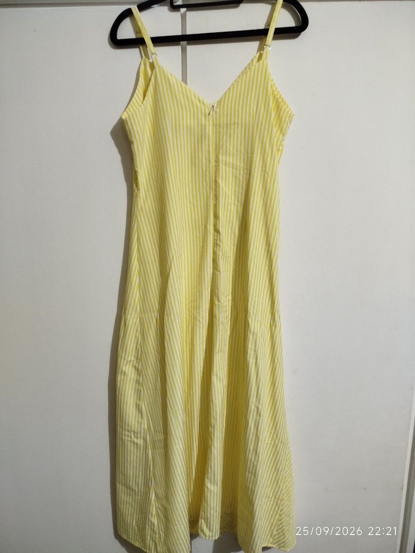 Womens dress (size large) (Category: Dresses) located in Quezon City. Submitted by crci12 (Listing ID 1464075620, Image 2). Description: Womens dress Used once Size large In very good condition Actual pictures posted What you see is what you get P400 only Meet ups: 1. Simplicity mini stop commonwealth ave., balara, qc. 2. Mgas station beside oyasa hardware luzon ave., qc. *Kindly send us a message for a schedule of meet up. *Shipping via j&t. (pa