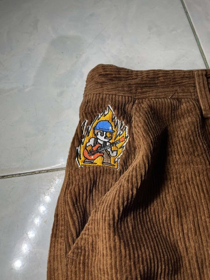 Worble Cargo Cord Pants (Category: Joggers) located in Taguig. Submitted by bimbyanche19839 (Listing ID 1464020294, Image 2). Description: Worble Cargo Cords Pants Size 34 Length 38 Good Condition No flaws 🏷️ 500php plus ship 📍Taguig Loc.
