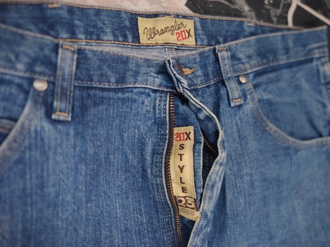 WRANGLER 20X PANTS (Category: Jeans) located in San Fernando. Submitted by vincentgomez (Listing ID 1463979485, Image 1). Description: WRANGLER 20X PANTS -Authentic -Waistline 36 -Lengt 47 -Leg Opening 9 -ISSUE SIGN OF USAGE SEEN IN UPLOADED PICS LA UNION 📍.