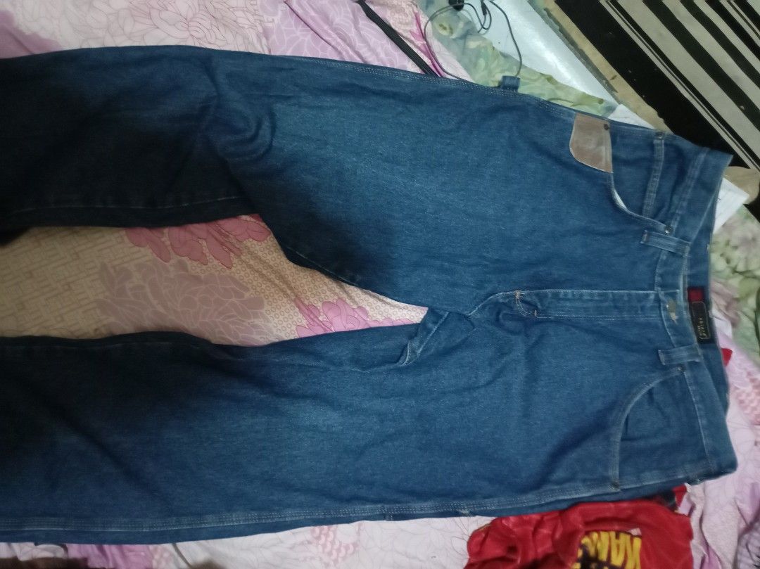 Wrangler RIGGS Workwear Carpenter Jeans DuraShield (Category: Jeans) located in Quezon City. Submitted by fritzyurii (Listing ID 1464062927, Image 2). Description: 41x9.5.