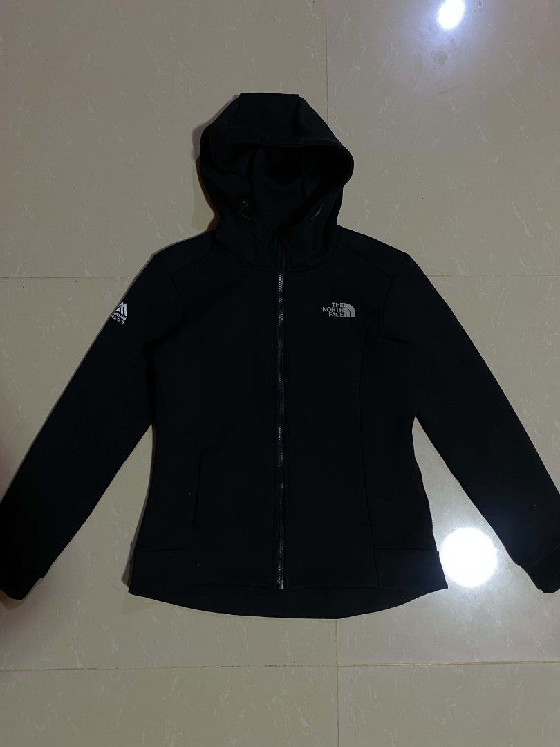 WTS bundle (Category: Coats, Jackets and Outerwear) located in Alegria. Submitted by goofy_ripper (Listing ID 1464044433, Image 3). Description: WOMENS OUTDOOR WANT TO SELL BUNDLE. ALL IN GOOD CONDITION .