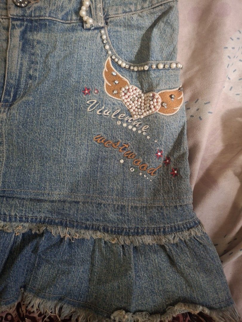 Y2k Leopard Skirt, Vintage (Category: Skirts) located in Manila. Submitted by myrtlesjob26951 (Listing ID 1463987999, Image 2). Description: Vintage, Leopard Skirt, Large Size.