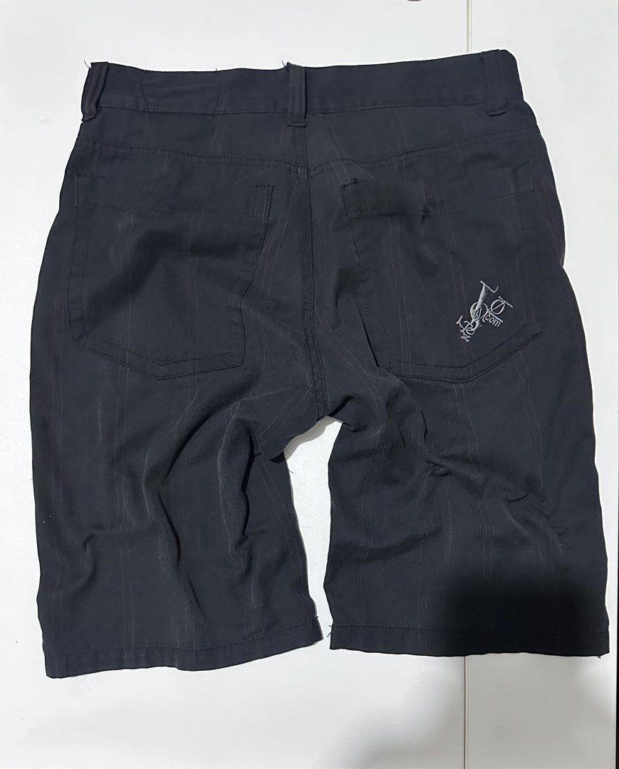 Y2K Volcom Stripe Chino Short (Category: Tshirts & Polo Shirts ) located in Manila. Submitted by got_loots (Listing ID 1464036046, Image 3). Description: WTS❗️❗️❗️ Y2K Volcom Stripe Chino Short In Good Condition Not Thrifted, personally bought in early 2000’s Size: 32 ₱350 Only .