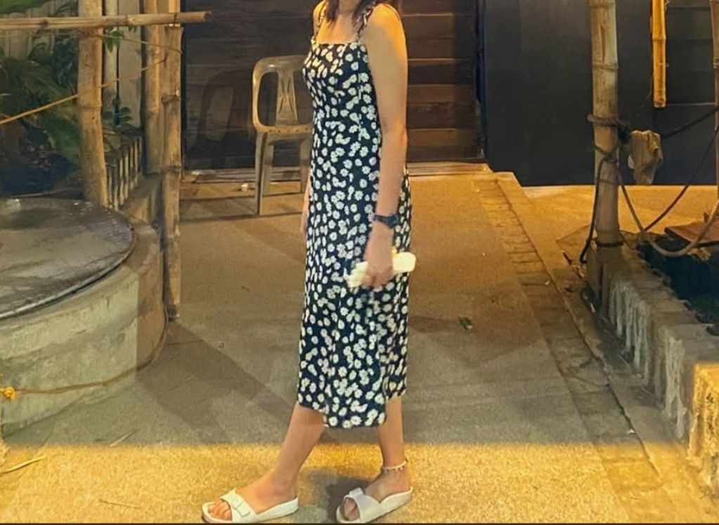 Daisy printed midi dress (Category: Dresses) located in Marilao. Submitted by 90schicc (Listing ID 1464003766, Image 1). Description: Medium Size. Very good condition. No flaws. Same as picture..