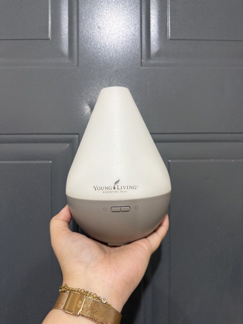 Young living humidifier (Category: Other Home Decor) located in Makati City. Submitted by senyoritascloset (Listing ID 1463996314, Image 2). Description: Unit only no inclusion.