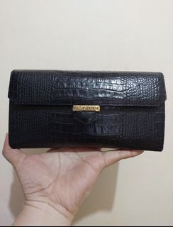(Category: ) located in . Submitted by fashionistacollections (Listing ID 1464079471, Image 1). Description: .