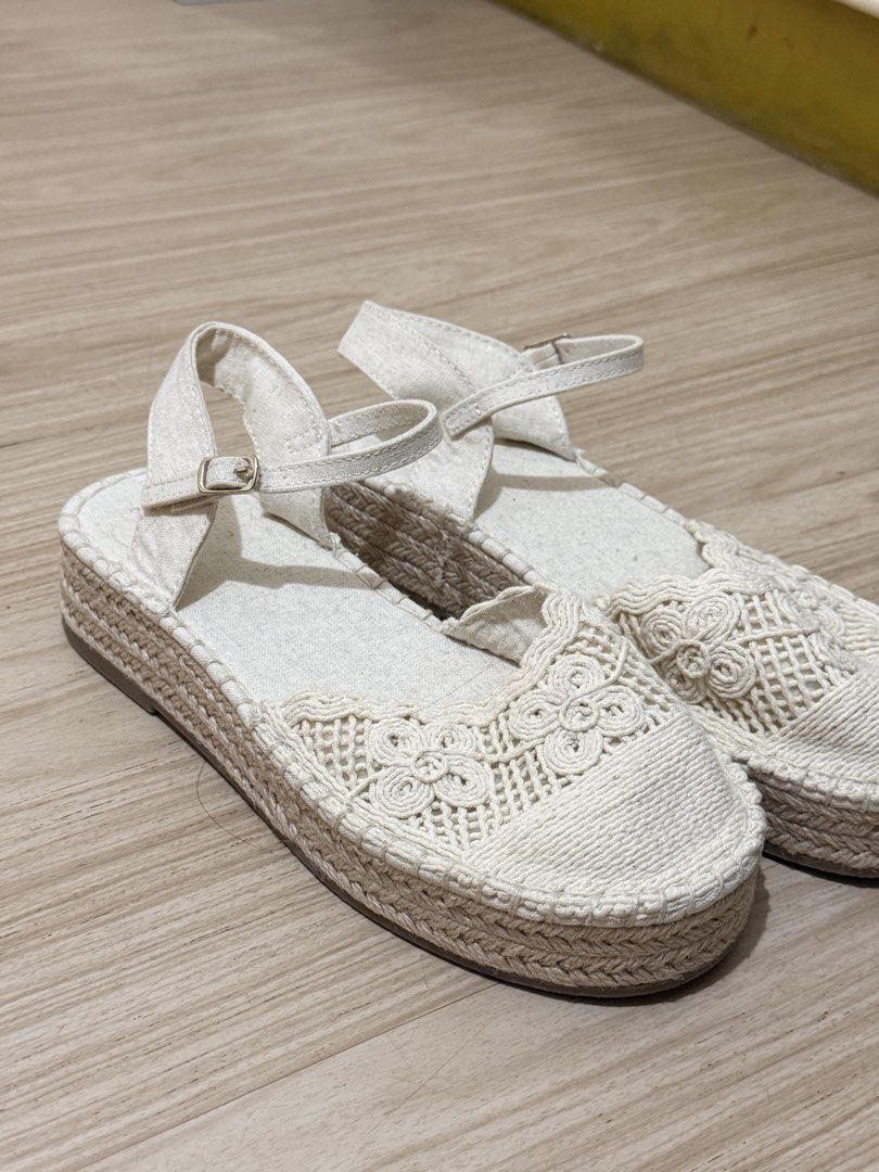 ZARA ABACA SANDALS (Category: Sandals) located in Quezon City. Submitted by shopmyprelovedph (Listing ID 1463996919, Image 2). Description: Size 35 | 22.5 cm Brand new .