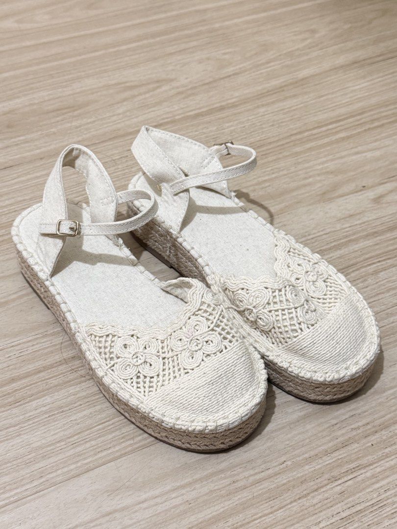 ZARA ABACA SANDALS (Category: Sandals) located in Quezon City. Submitted by shopmyprelovedph (Listing ID 1463996919, Image 1). Description: Size 35 | 22.5 cm Brand new .