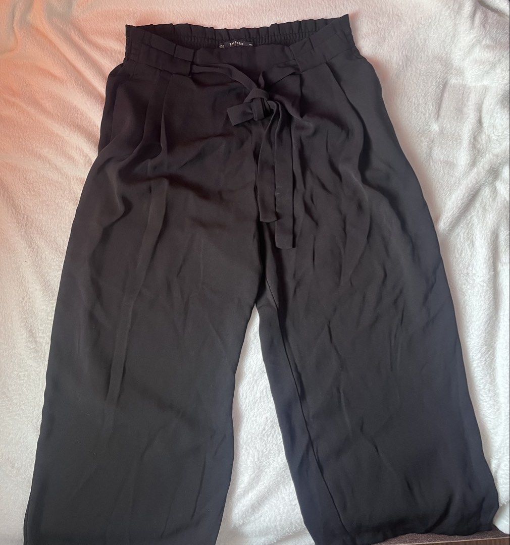 ZARA BASIC Black Wide Leg Pants with Tie Waist (Category: Jeans) located in Cabuyao City. Submitted by jei_gspr (Listing ID 1463955322, Image 1). Description: - Brand: ZARA BASIC - Color: Black - Style: Wide leg pants - Size: M - Features: Elasticated waistband, tie belt - Material: Flowy, very comfortable - Occasion: Casual wear or dressing up.